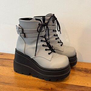 Demonia Shaker Gray Lace Up Platform Boots (worn twice)